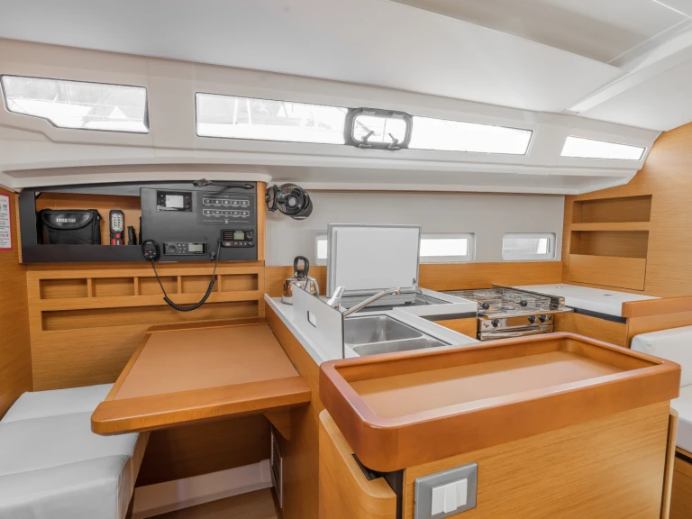 Huur een Jeanneau Sun Odyssey 410 in Préveza