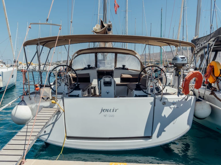 Huur een Jeanneau Sun Odyssey 490 in Néa Péramos