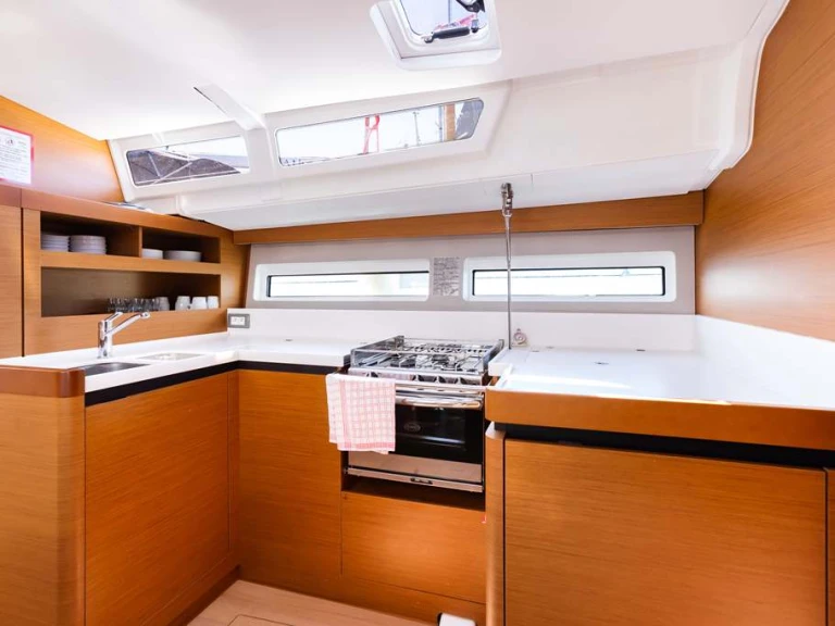 Jachthuur in Néa Péramos - Jeanneau Sun Odyssey 490 via SamBoat