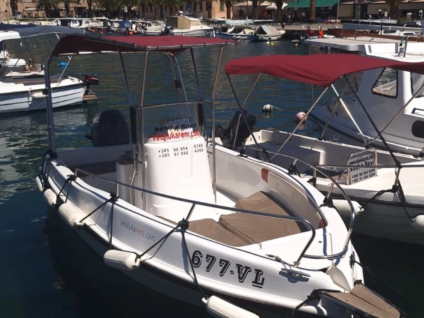 Bootverhuur Vela Luka goedkoop bluemax 550