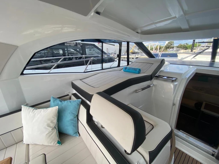 Bootverhuur Jeanneau Leader 36 in Port des Marines de Cogolin via SamBoat