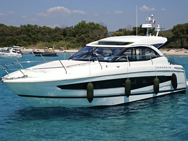 Huur een Jeanneau Leader 36 in Port des Marines de Cogolin