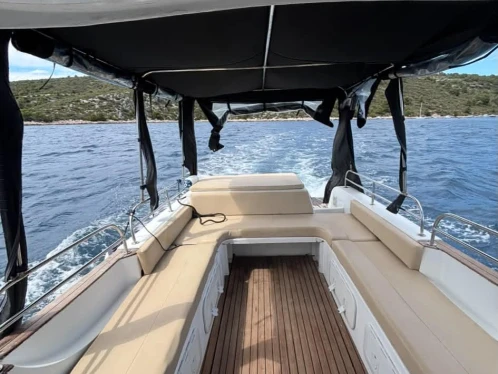 Huur een Sea Thunder 9 Bakan in Hvar