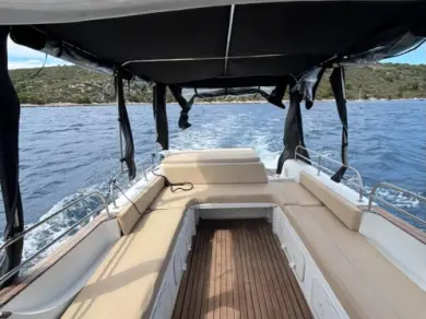 Huur een Sea Thunder 9 Bakan in Hvar