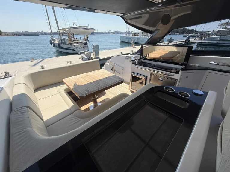 Huur Motorboot met of zonder schipper Focus in Pula