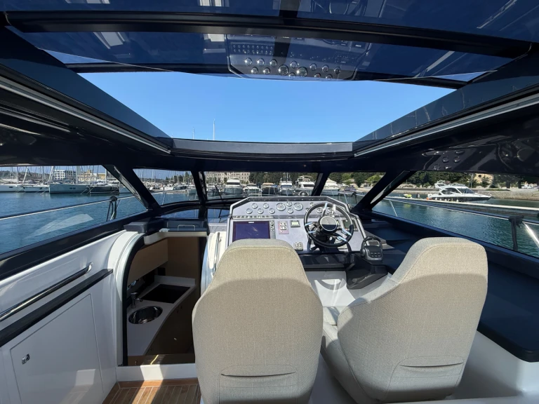 Verhuur Motorboot in Pula - Focus Focus Power 44