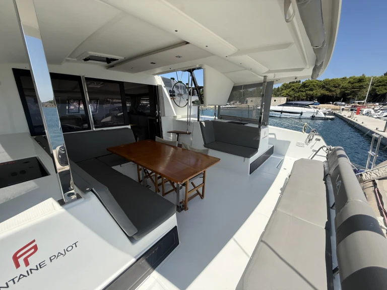 Verhuur Catamaran in Pula - Fountaine Pajot Lucia 40