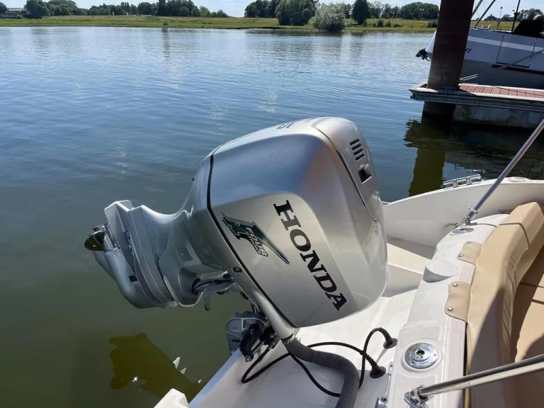 Verhuur Motorboot Bénéteau met vaarbewijs