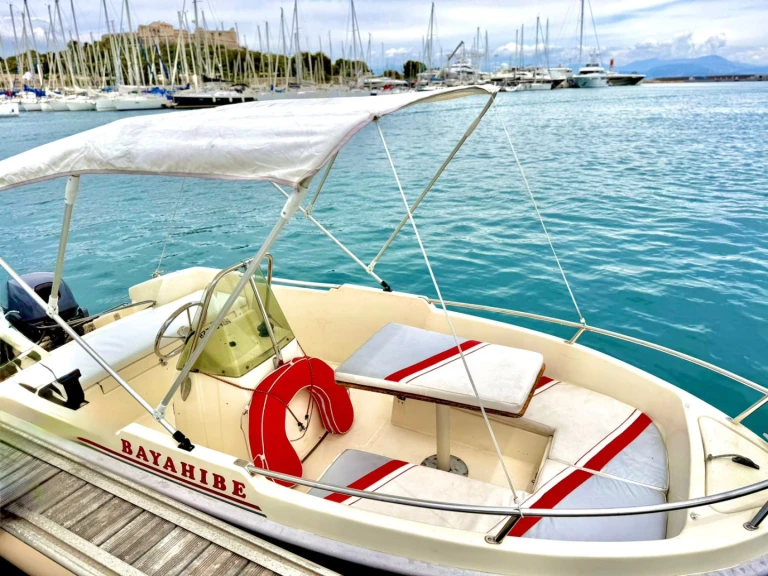 Motorboot te huur in Antibes voor de beste prijs
