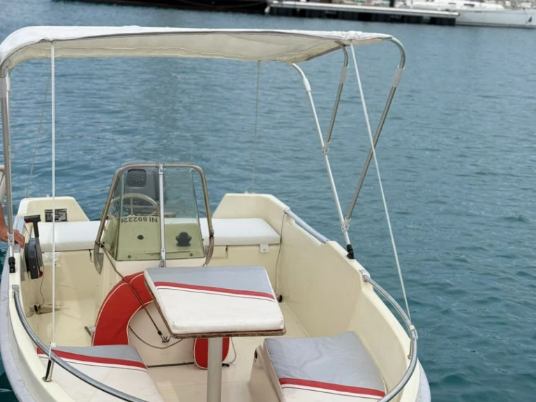 Huur een Ultramar Ultra 405 in Antibes