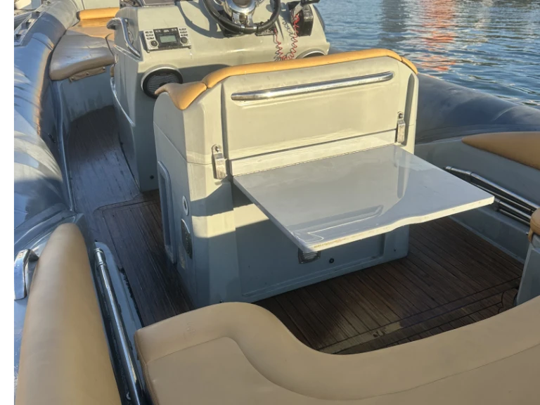 Lomac Adrenalina 8.5 te huur van particulier of professional in Palavas-les-Flots