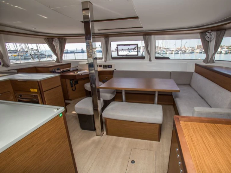 Huur Catamaran met of zonder schipper Lagoon in Lávrio