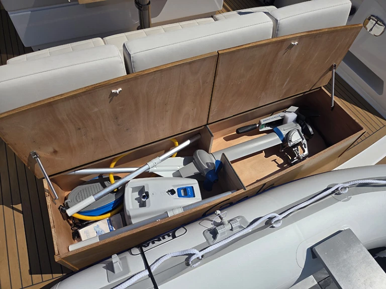 Verhuur Motorboot Pardo Yachts met vaarbewijs