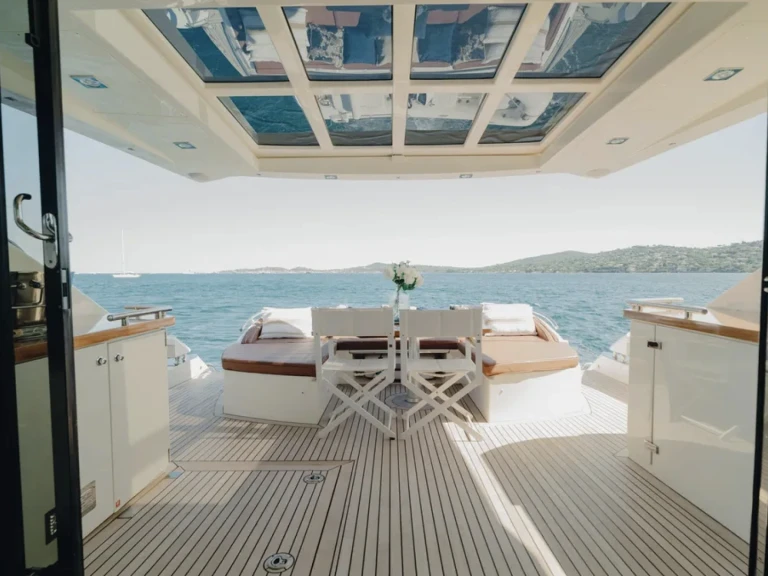 Princess Princess V70 te huur van particulier of professional in Port des Marines de Cogolin