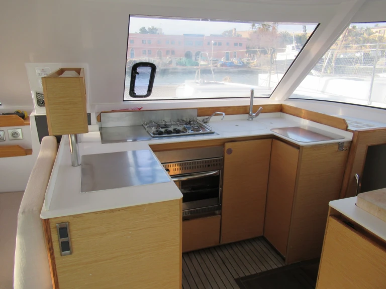 Catamaran te huur in Port-Saint-Louis-du-Rhône voor de beste prijs