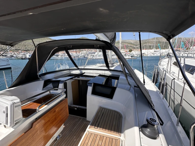 Zeilboot te huur in Seget Donji voor de beste prijs