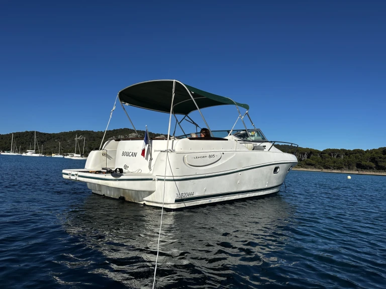 Verhuur Motorboot Jeanneau met vaarbewijs