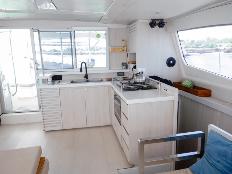 Verhuur Catamaran Leopard met vaarbewijs