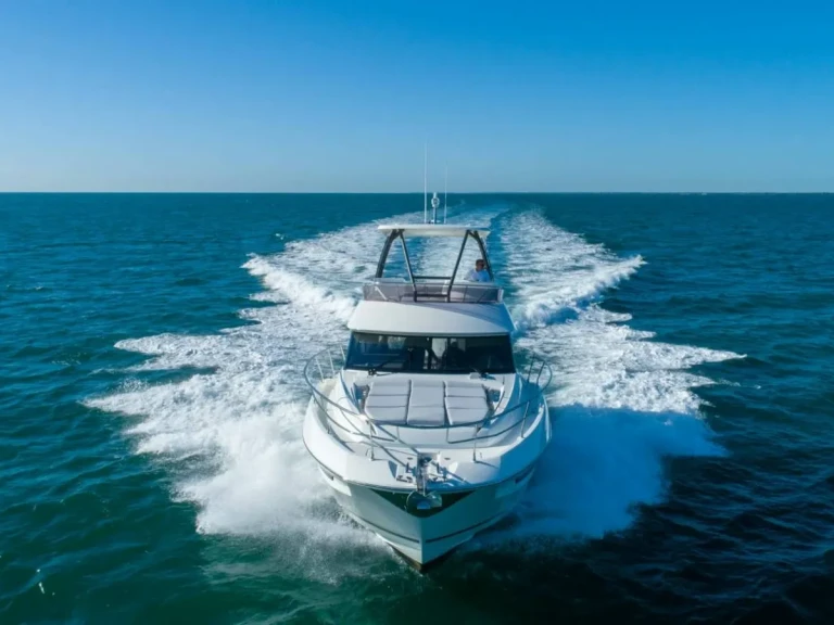 Huur Motorboot met of zonder schipper Sunseeker in Zanzibar