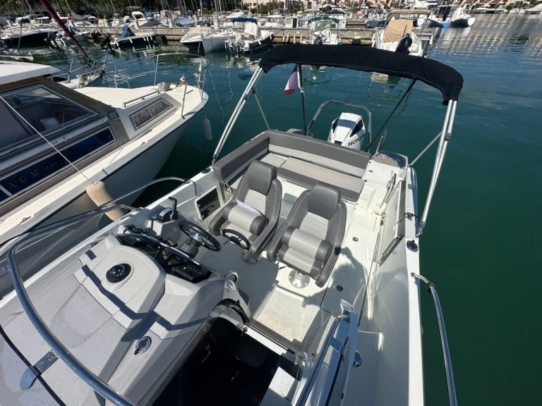 Jachthuur in Cogolin - Jeanneau Cap Camarat 7.5 WA Serie 2 via SamBoat