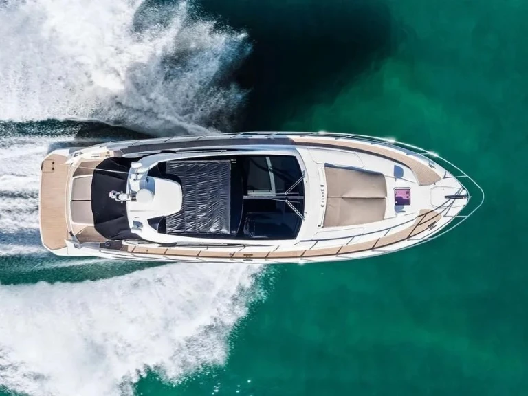 Azimut Atlantis 48 te huur van particulier of professional in City of Cape Town