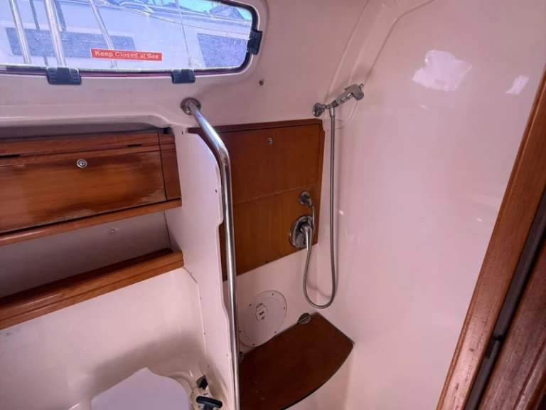 Bootverhuur Lávrio goedkoop Bavaria 42 Cruiser