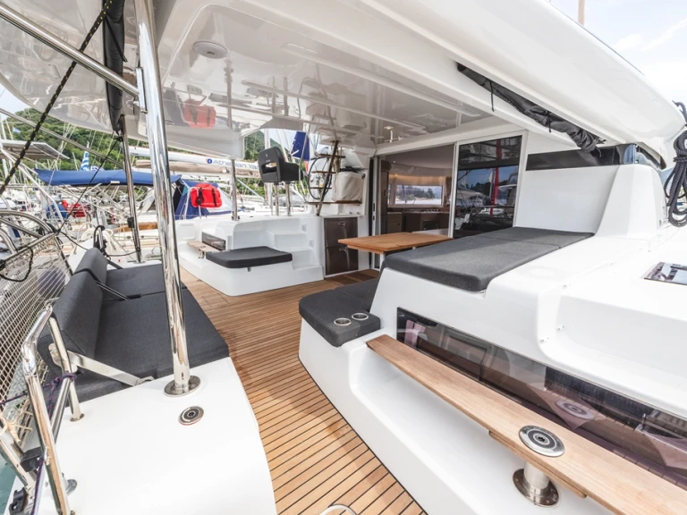 Verhuur Catamaran Lagoon met vaarbewijs