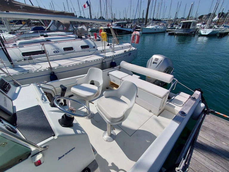 Jeanneau Cap Camarat 675 te huur van particulier of professional in Saint-Quay-Portrieux