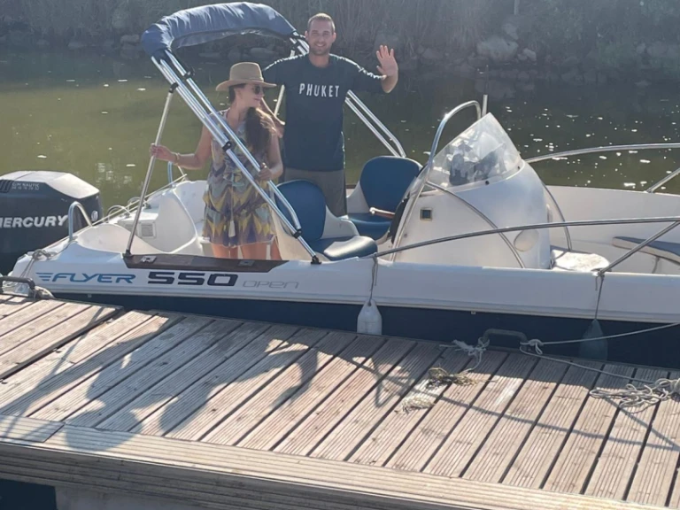 Verhuur Motorboot Bénéteau met vaarbewijs
