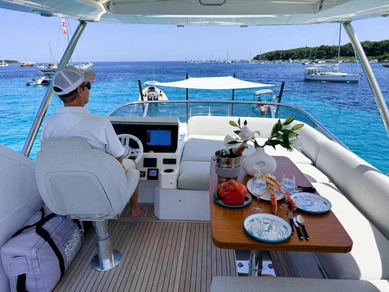 Bootverhuur Golfe-Juan goedkoop Azimut 50 Fly