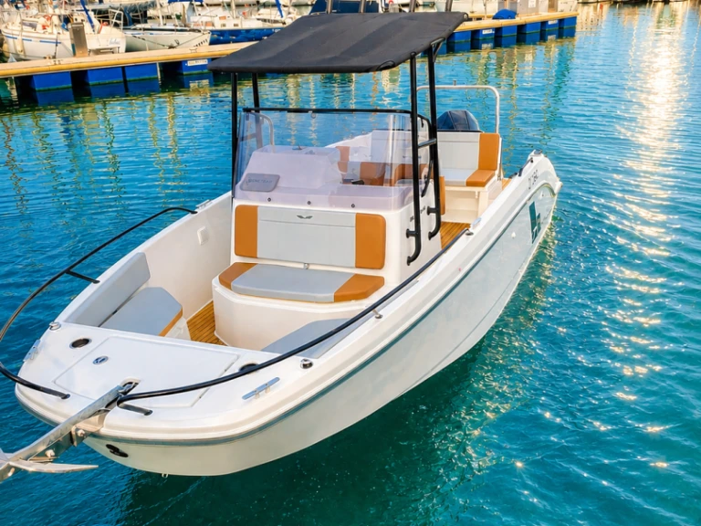 Verhuur Motorboot Bénéteau met vaarbewijs