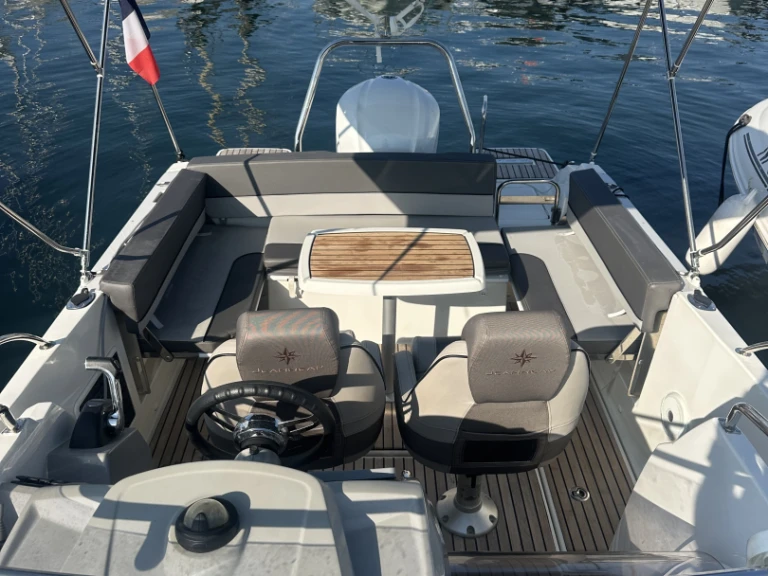 Jachthuur in Antibes - Jeanneau Cap Camarat 7.5 WA via SamBoat