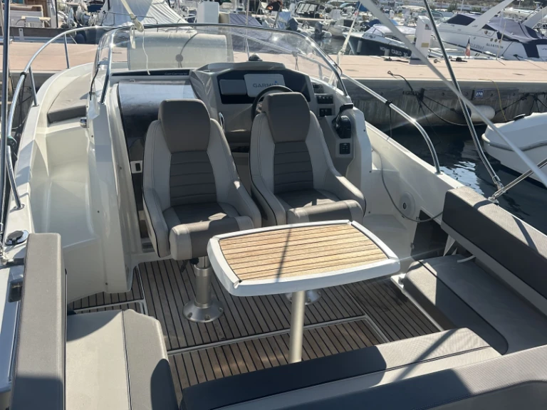 Huur een Jeanneau Cap Camarat 7.5 WA in Antibes