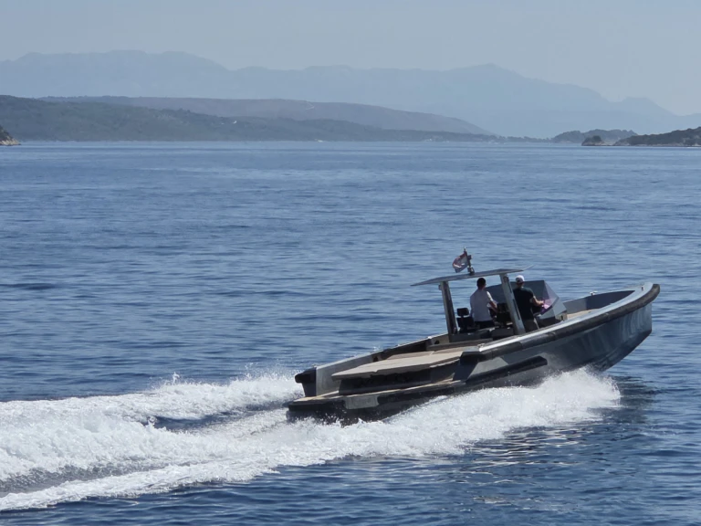 Verhuur Motorboot Wally met vaarbewijs