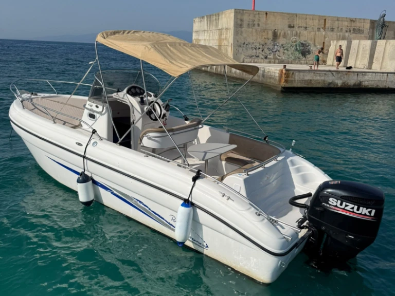 Huur een Ranieri Shadow 24 S in Italië