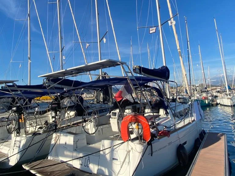 Bootverhuur Jeanneau Sun Odyssey 389 in Ajaccio via SamBoat