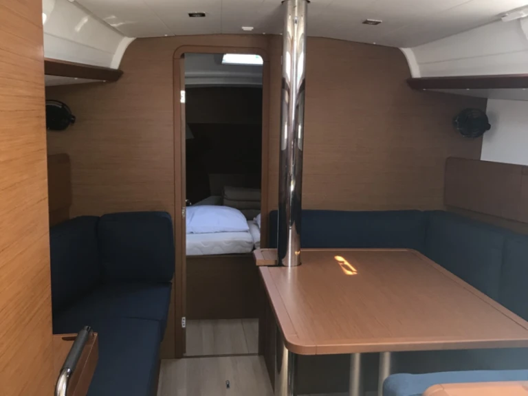 Jeanneau Sun Odyssey 389 te huur van particulier of professional in Ajaccio
