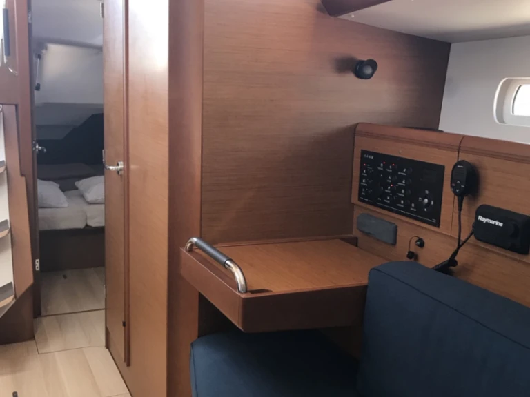 Huur een Jeanneau Sun Odyssey 389 in Ajaccio