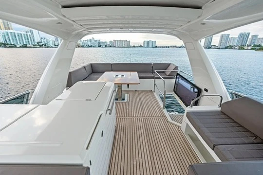 Bootverhuur Miami Beach goedkoop 630 Flybridge