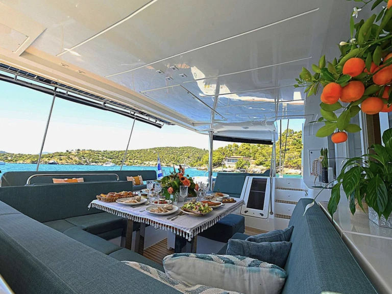 Verhuur Catamaran in Athens Marina - Lagoon Lagoon 52