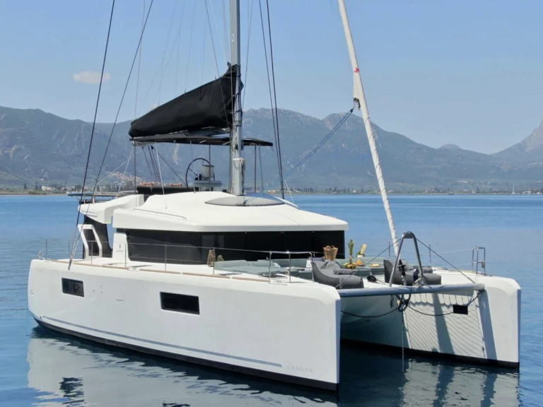 Verhuur Catamaran Lagoon met vaarbewijs