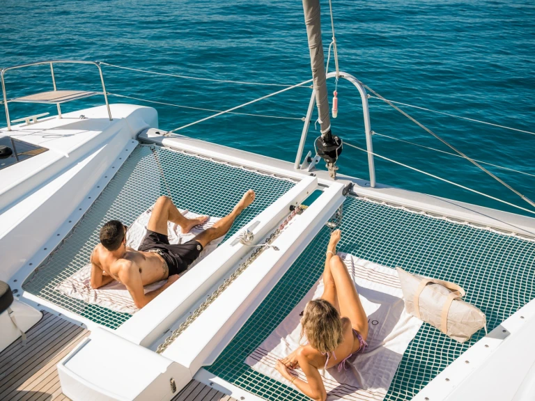 Bootverhuur Athens Marina goedkoop Lagoon 52