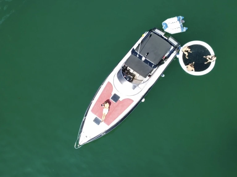 Verhuur Motorboot Sunseeker met vaarbewijs