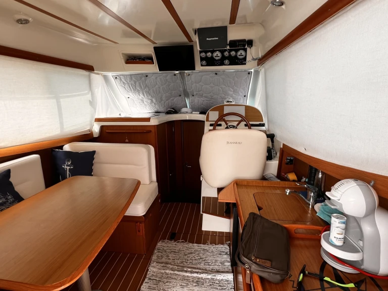 Bootverhuur Jeanneau Merry Fisher 925 Fly in Real Club Marítimo de Huelva via SamBoat