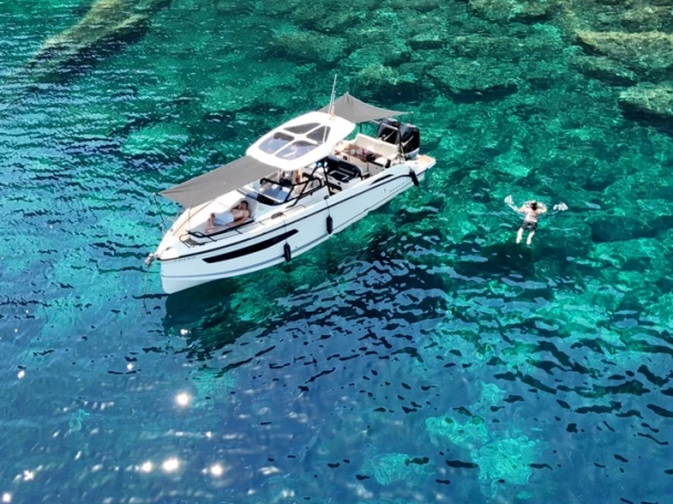 Motorboot te huur in Santa Eulària des Riu voor de beste prijs