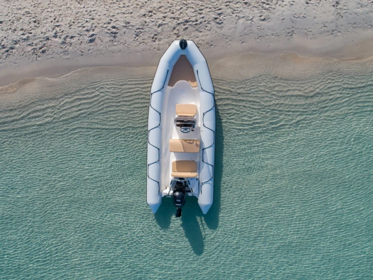 Huur RIB met of zonder schipper Bombard in Isolella