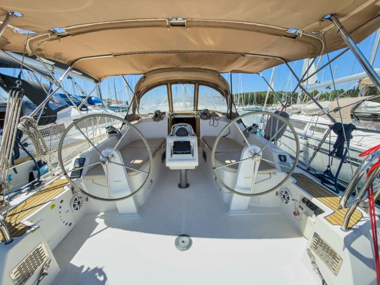 Jachthuur in Pula - Bavaria Cruiser 37 via SamBoat