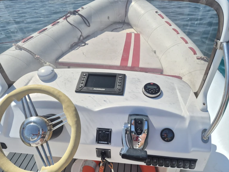 Huur een Valiant V 750 Cruiser in Novalja