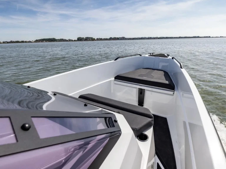 Verhuur Motorboot IRON BOATS  met vaarbewijs