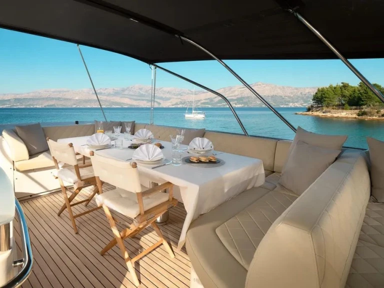 Verhuur Motorboot in Podstrana - Princess Princess 72